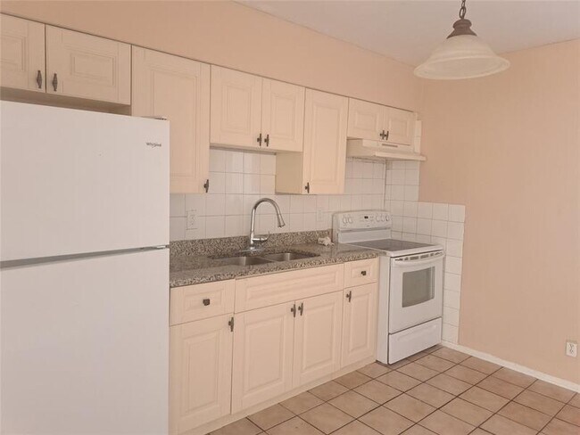 Building Photo - 4070 NW 30th Terrace
