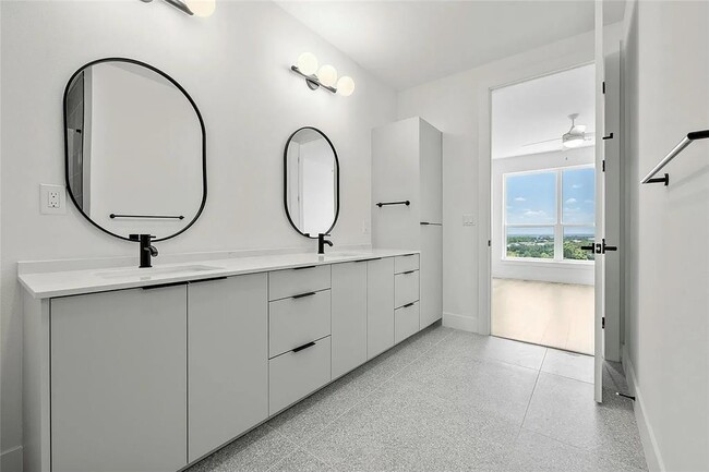 Building Photo - 1701 Simond Ave Ave