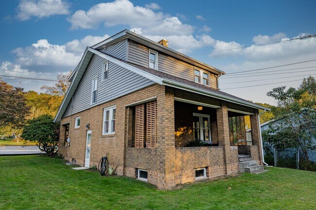 Building Photo - 58 Levels Rd