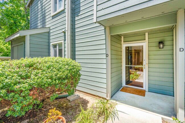 Building Photo - 760 Canyon Oaks Dr