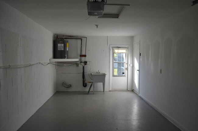 Building Photo - Beautiful upgraded home in Great Neighborhood! AVAILABLE IN DECEMBER!