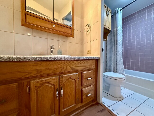 Building Photo - 300 N State St