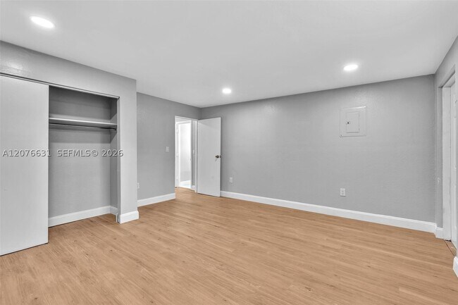 Building Photo - 163 NW 40th St