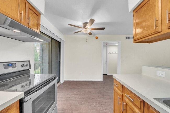 Building Photo - 108 Hillside Cove