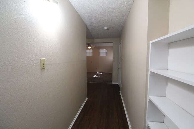 Building Photo - Cozy 1BR/1BA Apartment in Southwest Pensac...