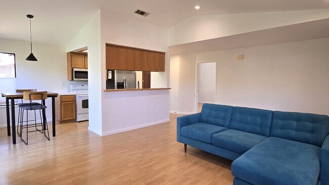 Building Photo - 38715 Huntington Cir
