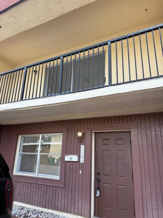 Building Photo - 4163 SW 66th Terrace