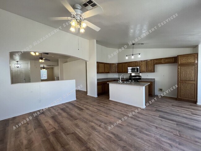 Building Photo - BEAUTIFUL 3 BEDROOM 2 BATHROOM HOME IN GOODYEAR