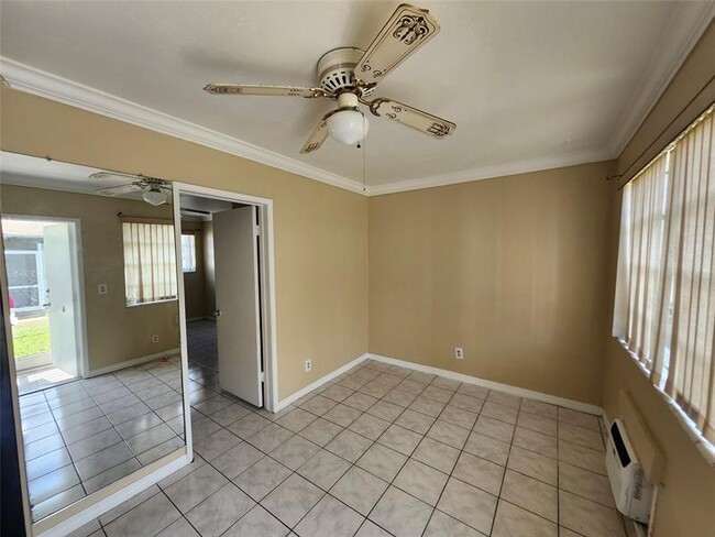 Building Photo - 2211 Lincoln St