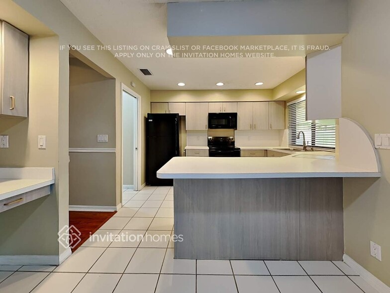 Building Photo - 13427 Kingsbury Dr