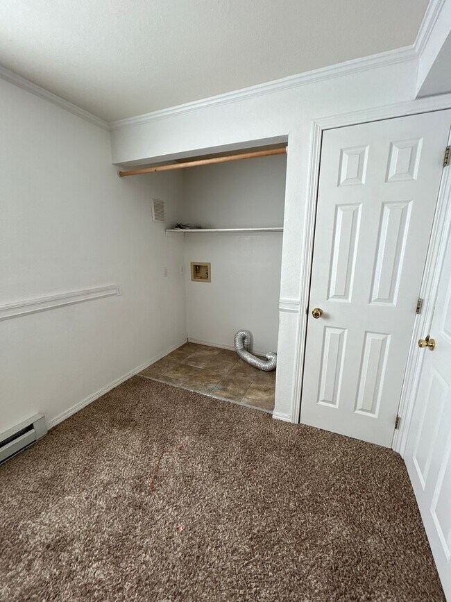Building Photo - 365 NE Loper Ave