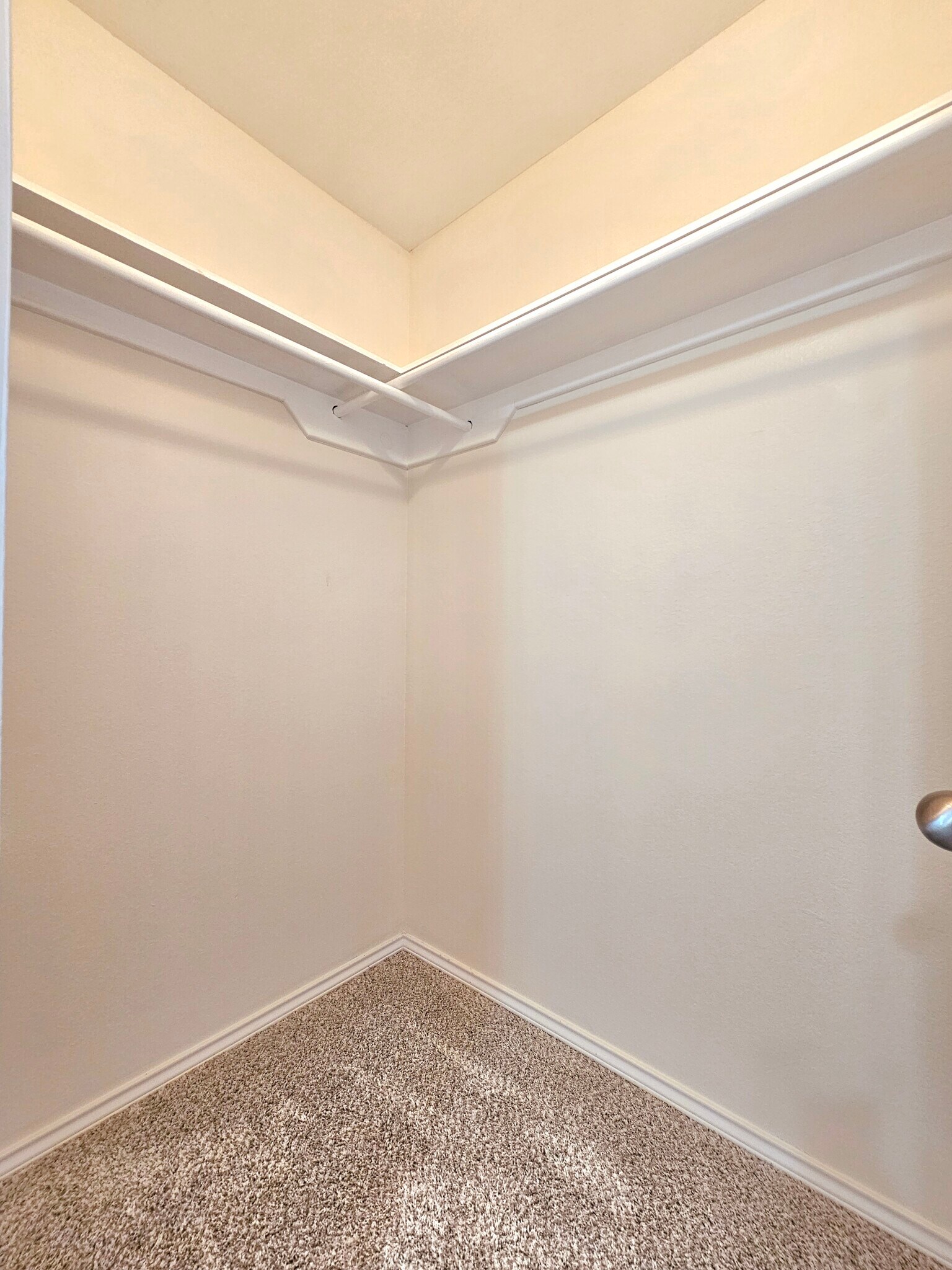 Building Photo - 813 W Arroyo Park Ln