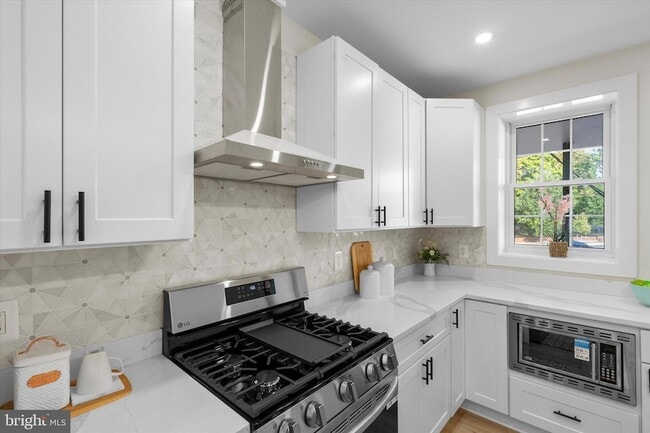 Building Photo - 1129 8th St NE