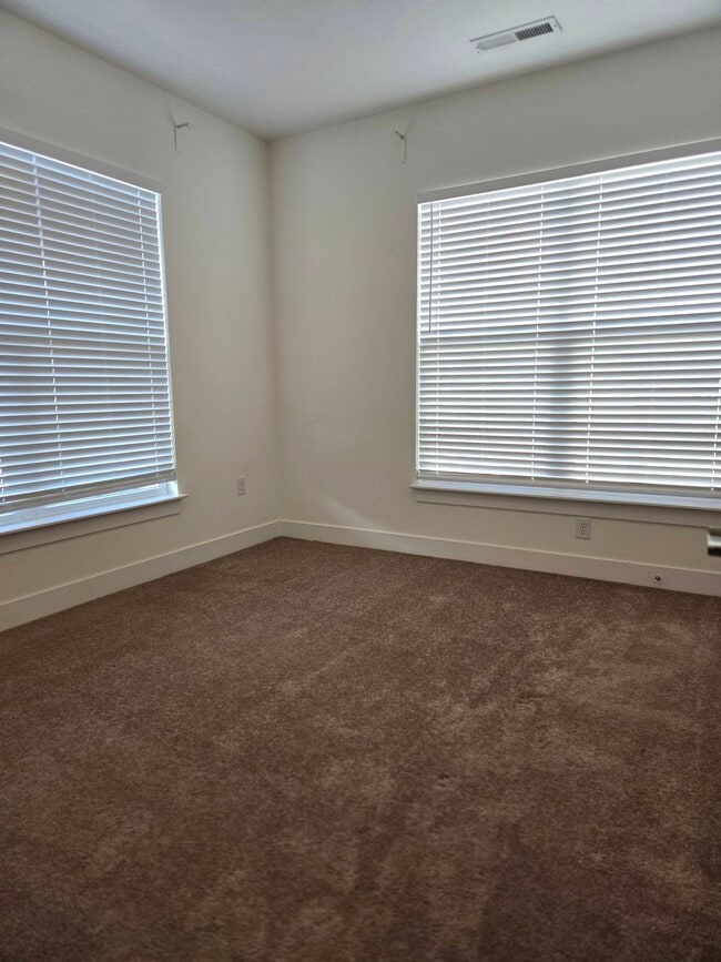 Building Photo - 1876 McQuat Pl