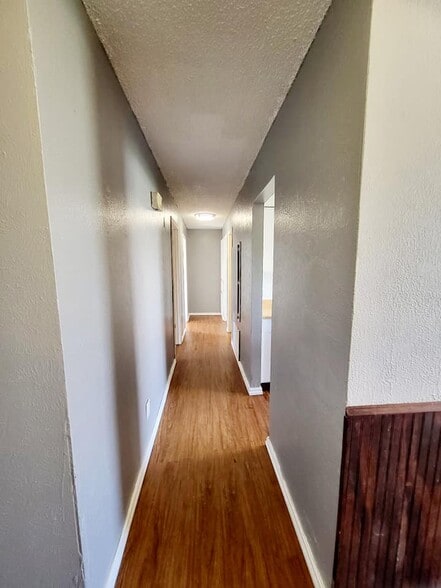 Building Photo - 4016 Eastridge Dr