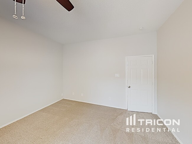 Building Photo - 805 Clover Hill Ln