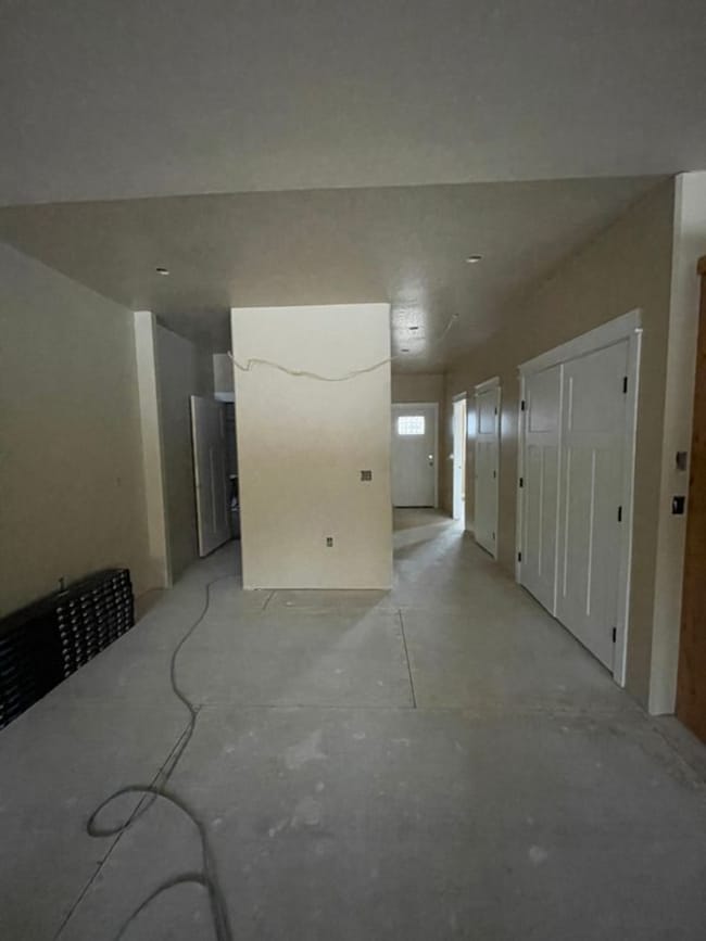 Building Photo - 7493 N Paw St