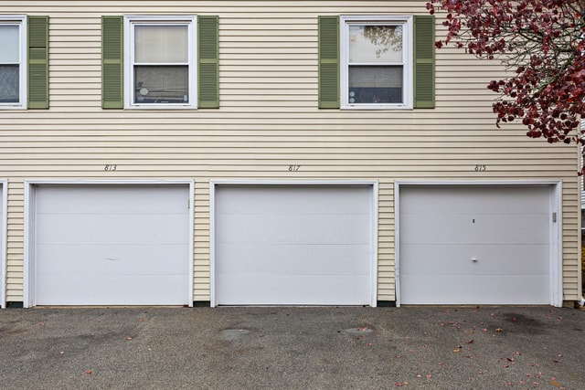 Building Photo - 817 Wellington Ave