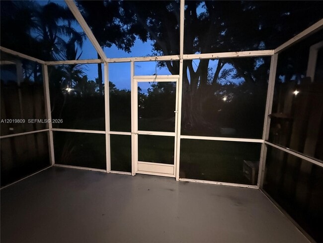 Building Photo - 2078 Madeira Dr