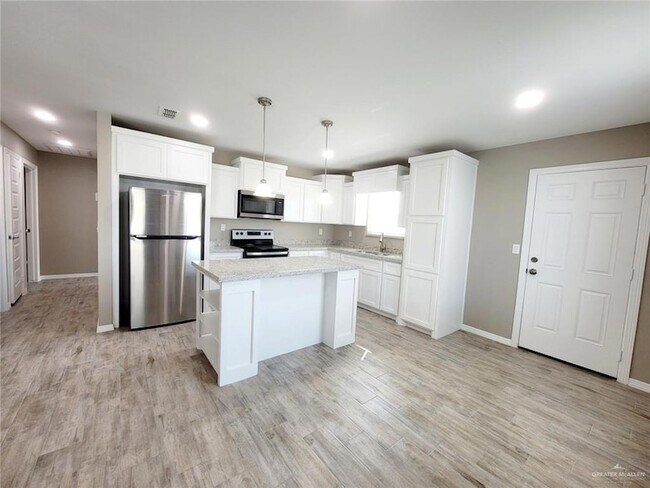 Building Photo - 3808 Las Vistas Ln