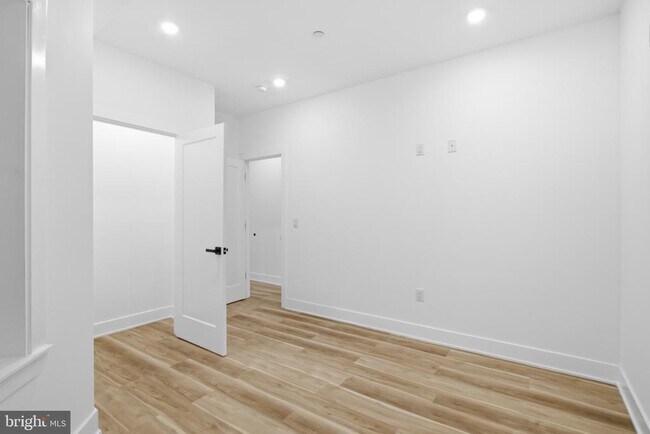 Building Photo - 349 N 62nd St