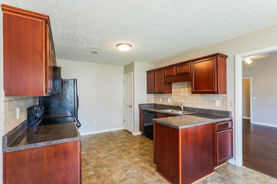 Building Photo - 3003 Deer Trail Dr