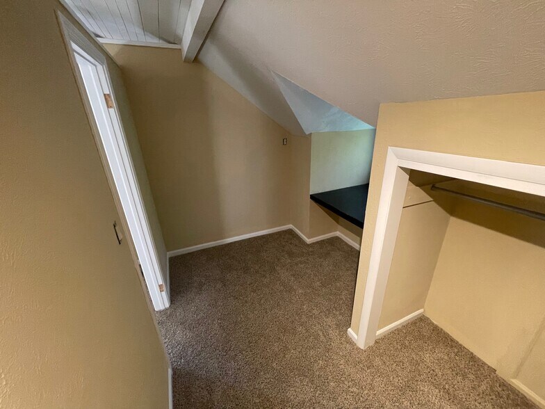 Building Photo - 1991 Glen Garry Dr