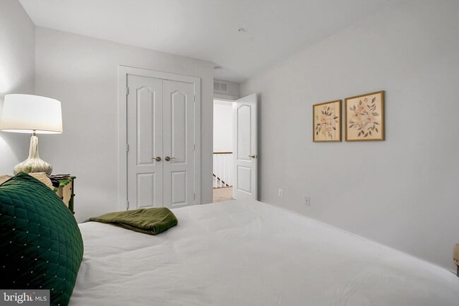 Building Photo - 112 Rose Ct