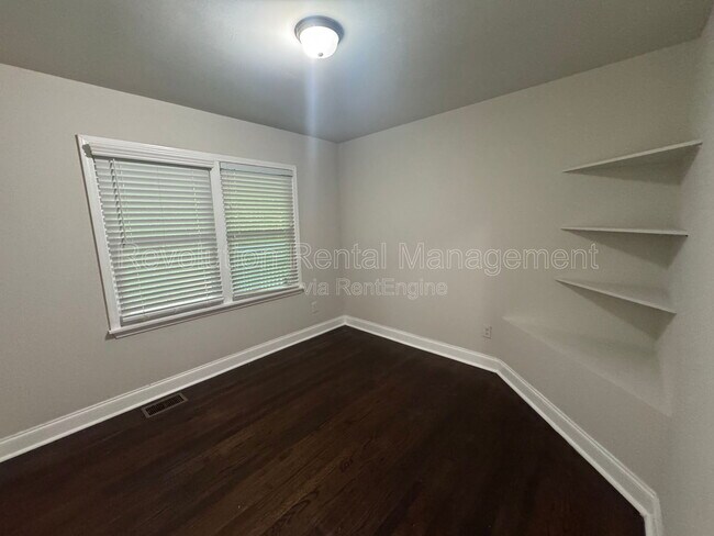 Building Photo - 1413 David Cir