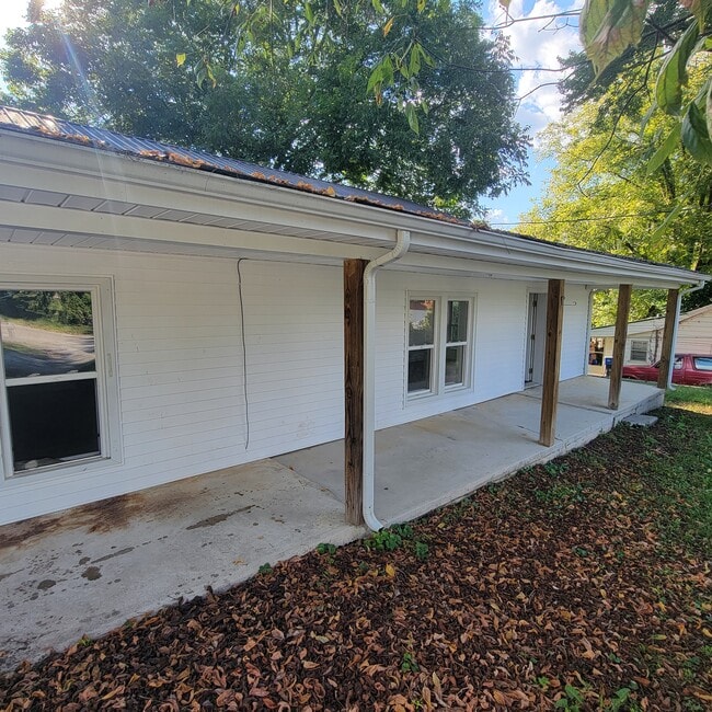 Building Photo - 617 Evans St