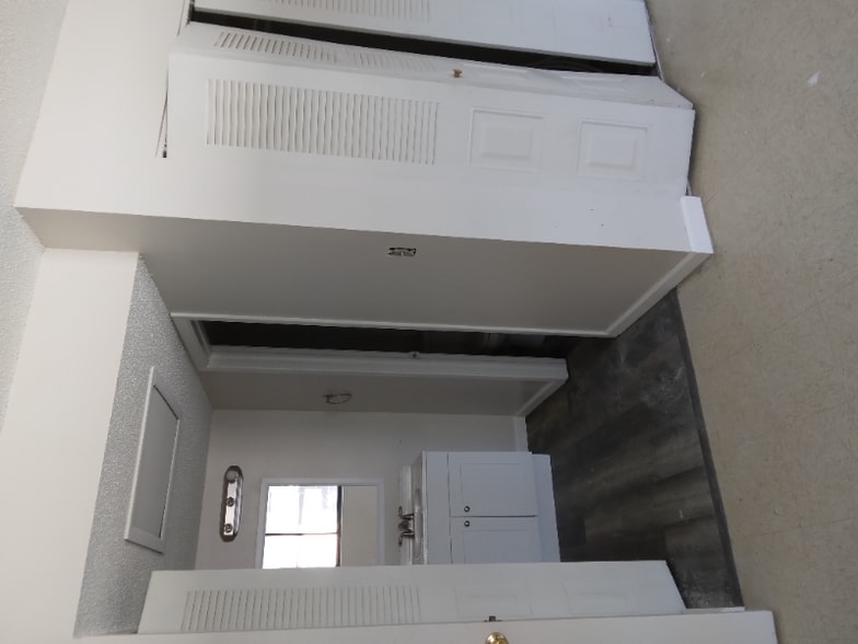 Building Photo - 2541 Myrtle Ave