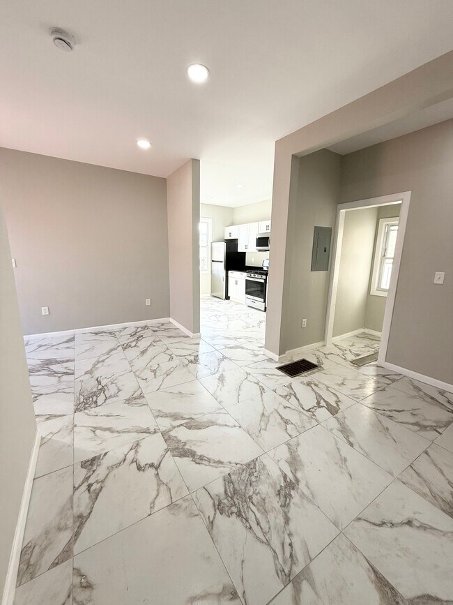 Building Photo - 41 Howe St