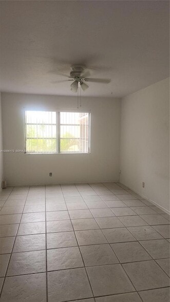 Building Photo - 13707 SW Kendale Lakes Cir
