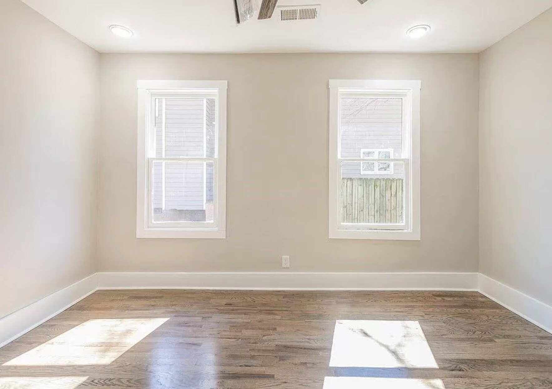 Building Photo - 1395 Beatie Ave SW