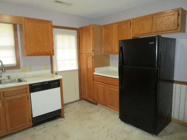 Building Photo - 1030 Nottingham Dr