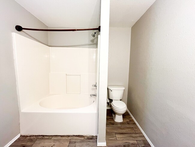 Building Photo - Available NOW Beautiful 1 story, 3 bedroom, 2 bath home. This is exactly what you have been looki...