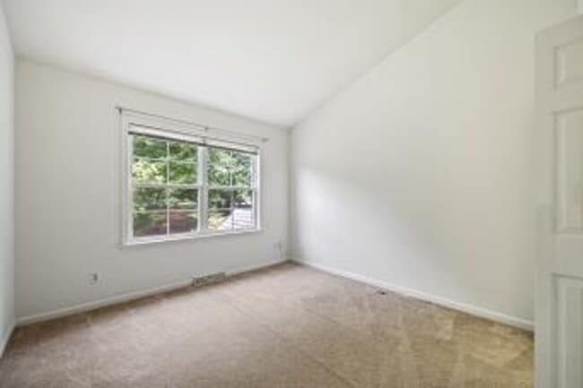 Building Photo - 3203 Gateway Cir