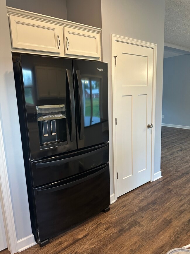 Building Photo - 4061 Main St