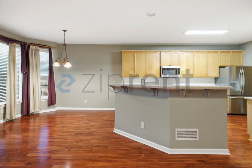 Building Photo - 2505 Madison Commons