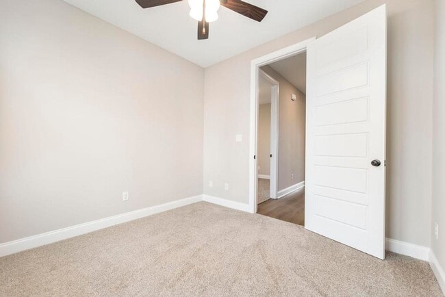 Building Photo - 402 Otters Rdg Dr