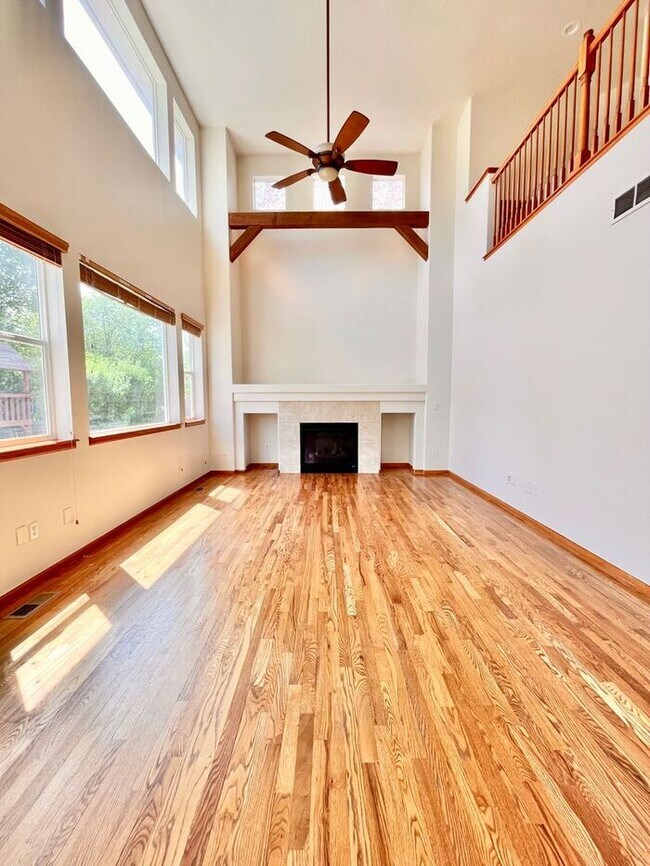 Building Photo - Beautiful 4 bed/ 3 bath Home with Office!