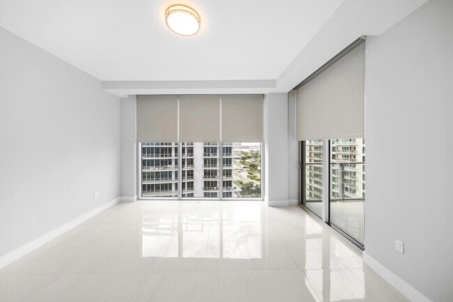 Building Photo - 3100 N Ocean Dr