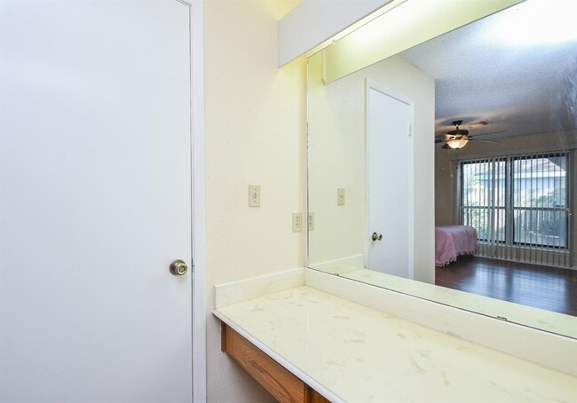 Building Photo - 11902 S Fairhollow Ln