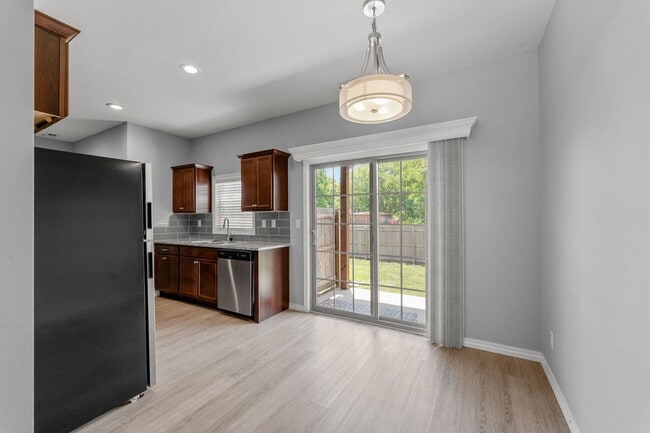 Building Photo - 1/2 OFF 1ST MONTHS RENT!!! NEW LUXURY 3 BED 2.5 BATH TOWNHOUSE!!!