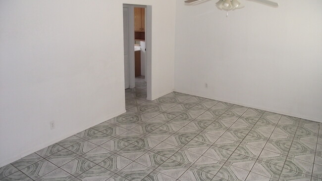 Building Photo - Northeast El Paso 3 Bed