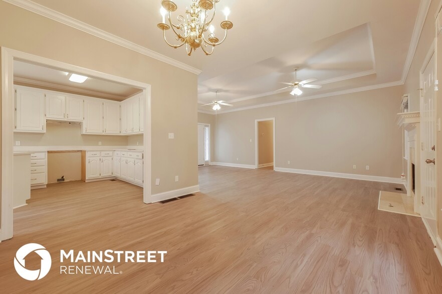 Building Photo - 100 Carriage Chase