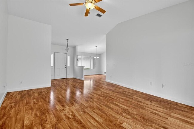 Building Photo - 231 Wellington Dr