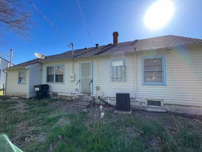 Building Photo - Cozy 3 bed 2 bath home with basement in Wichita