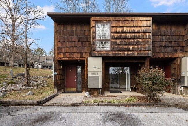 Primary Photo - 115 Beechnut St