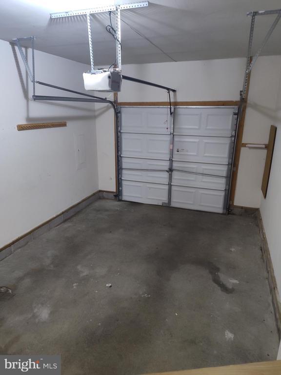 Building Photo - 47949 Piney Orchard St